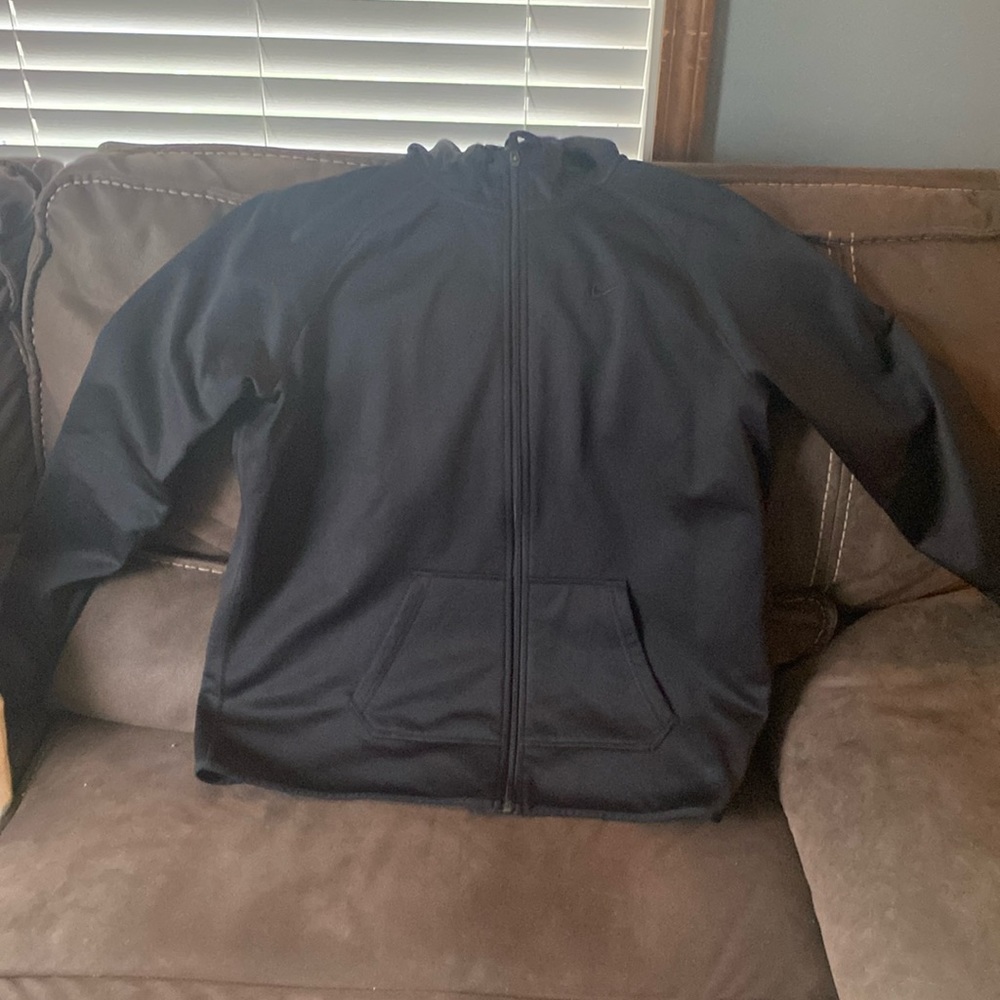 Women’s black XL Therma-Fit Nike zip up hoodie with pockets